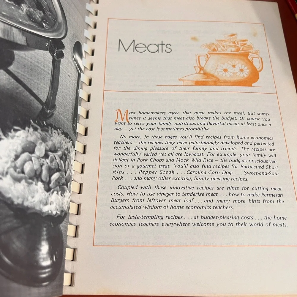 Vintage 1971 Money-Saving Cookbook Favorite Recipes Home Economics Teachers 900